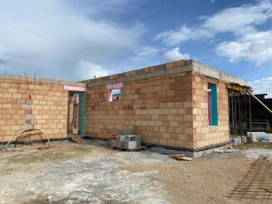 Eladó új építésű családi ház utcafronti bejárattal (110048-thumb)